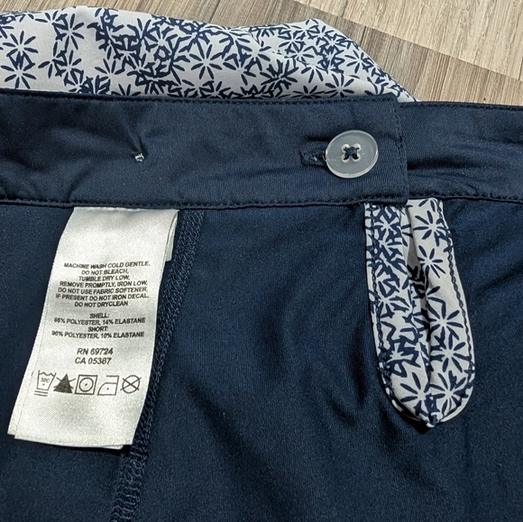 Columbia, Size 16 Women's Skort, Performance, PFG, Floral White/Navy - Picture 7 of 9